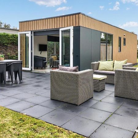2 Bedroom Awesome Home In Heinkenszand Exterior photo
