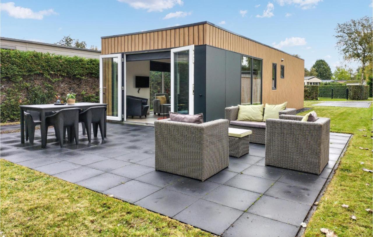 2 Bedroom Awesome Home In Heinkenszand Exterior photo