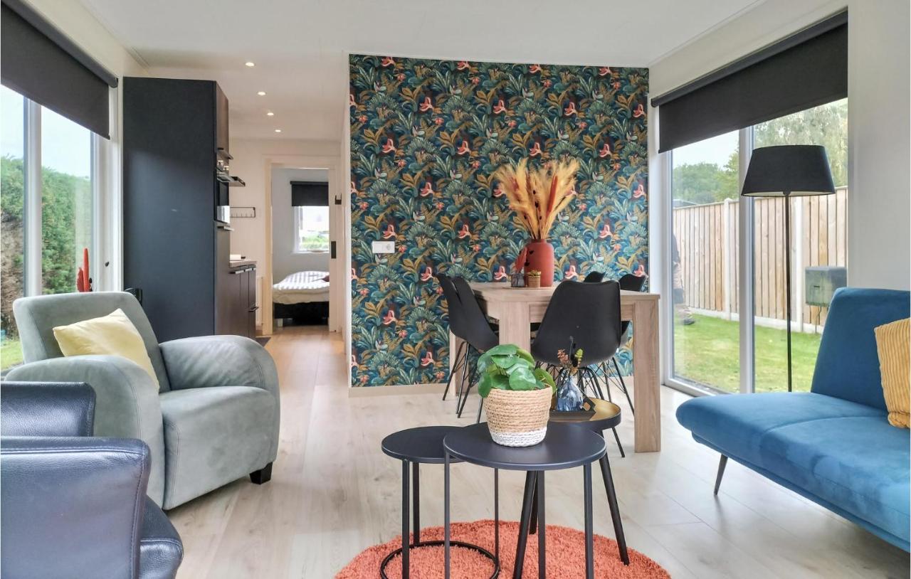 2 Bedroom Awesome Home In Heinkenszand Exterior photo